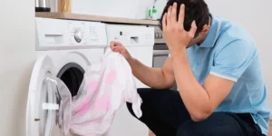 برای جلوگیری از لکه، لباس‌ها رو جدا کنید